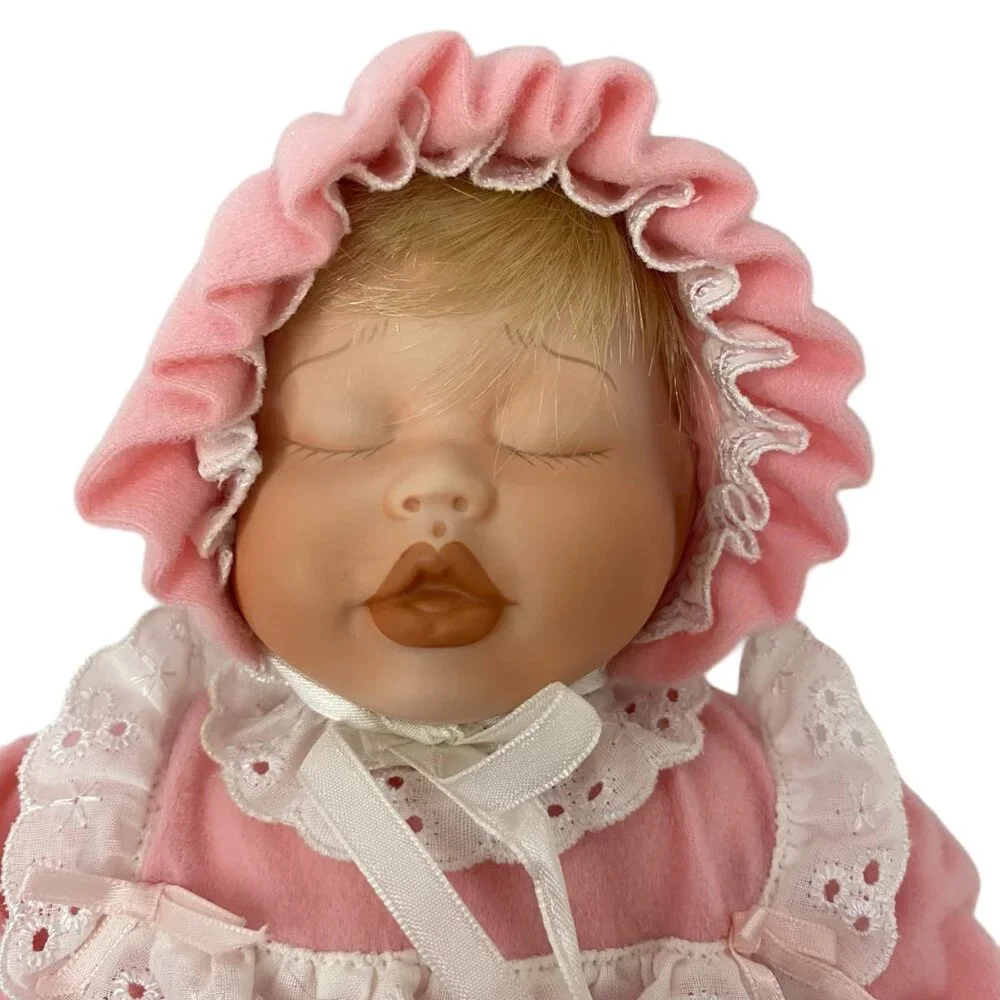 Elizabeth's Homecoming 1989 baby doll 6337 Knowles porcelain Baby Book Treasures
